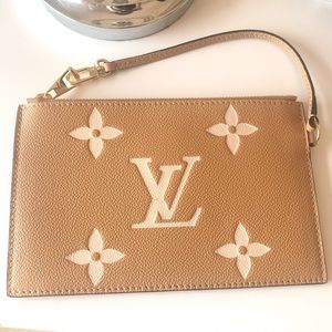 🤩✨ authentic Louis Vuitton Monogram  Empreinte pochette sold out everywhere